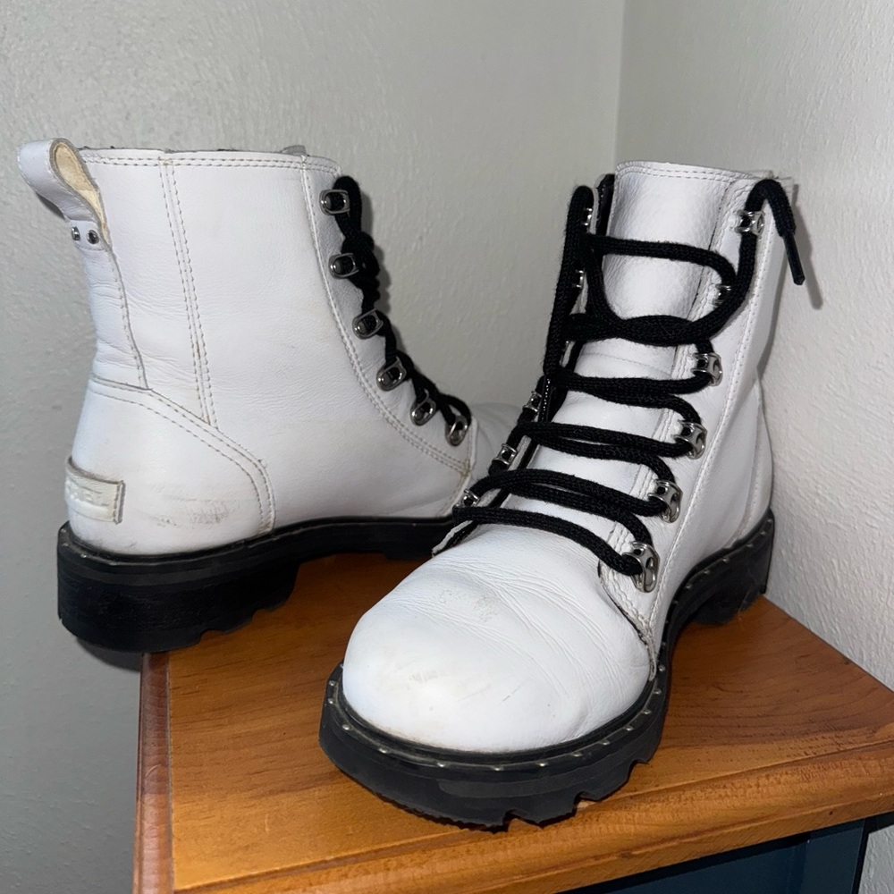 Sorel | White Combat Boots Waterproof - Picture 3 of 7
